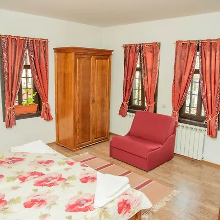 Enchevite Strannopriemnitsi Pensión 3*